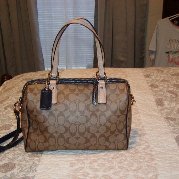 Coach Bag - Picture 3 of 6